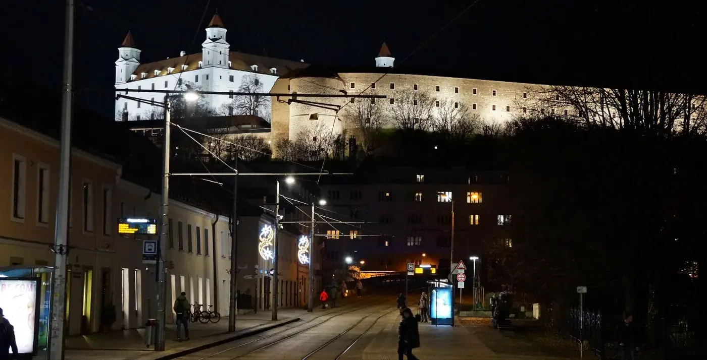 Bratislavský hrad v noci